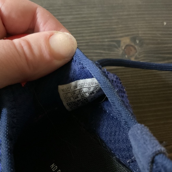 Adidas Kids sneakers size 12.5 - Picture 6 of 6